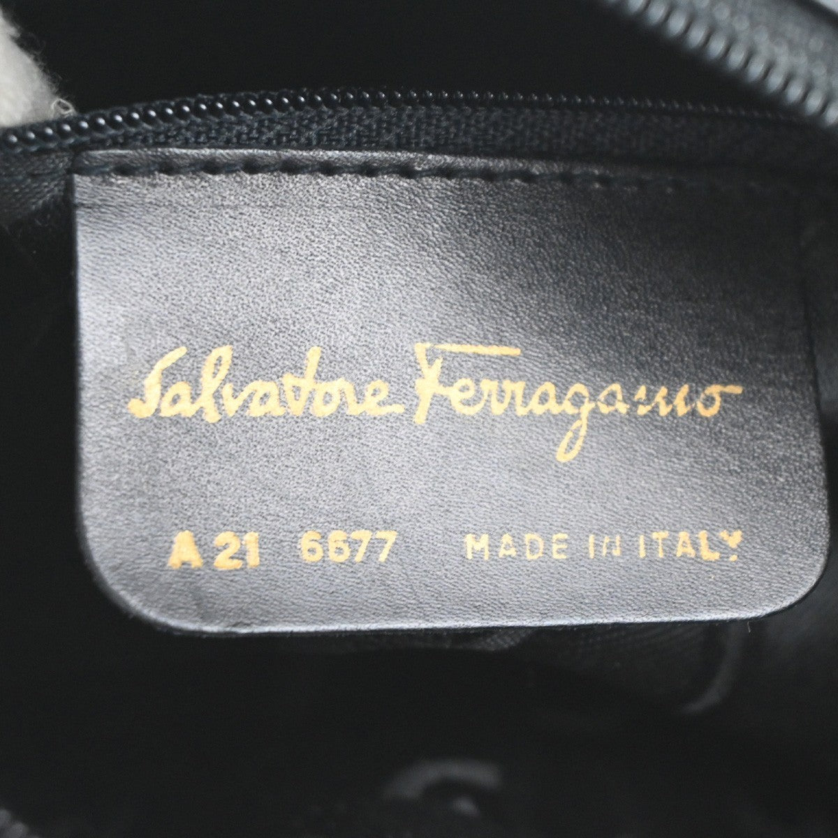 Salvatore Ferragamo Vara Leather Black Leather Shoulder Bag Bag (Pre-Owned)