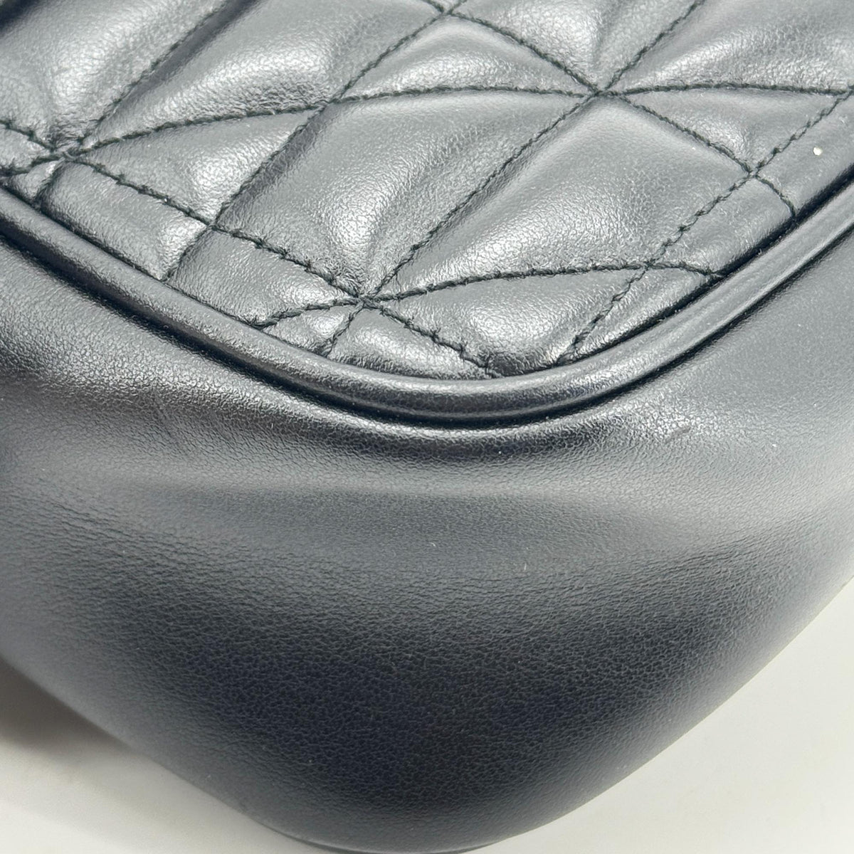 Gucci Gg Marmont Wrist Matelasse Leather Black Leather Clutche & Pouche Bag (Pre-Owned)
