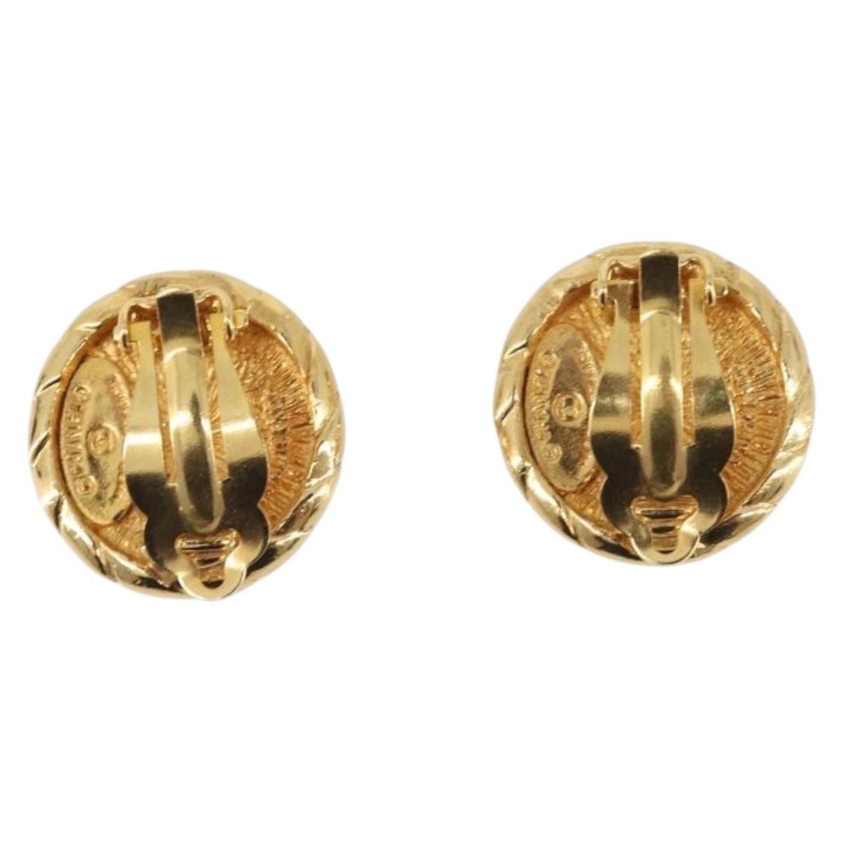 Chanel Vintage Cc Round Clip-On Metal Gold Metal Earrings Jewelry (Pre-Owned)