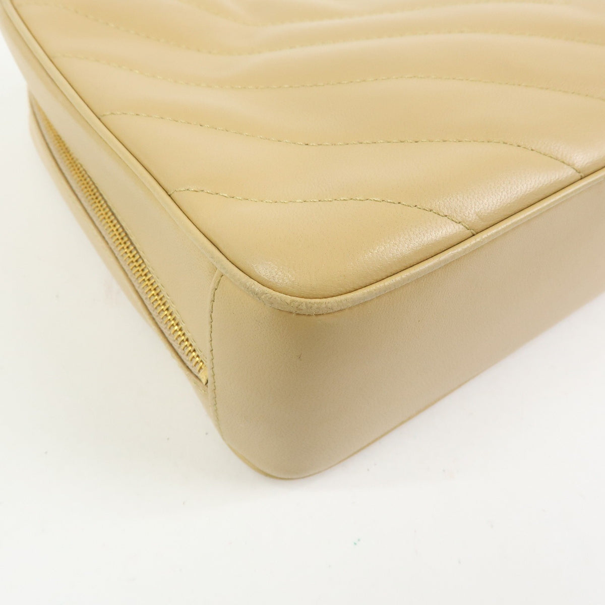 Chanel Vintage Pocket Camera Chevron Lambskin Beige Leather Handbag (Pre-Owned)