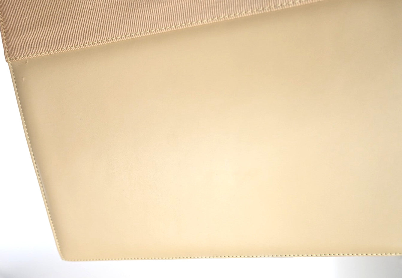 Salvatore Ferragamo Convertible Vara Bow Tote Leather Beige Leather Handbag (Pre-Owned)