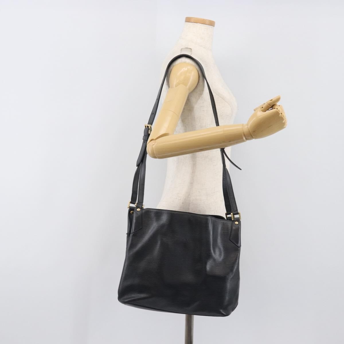 Louis Vuitton Mandara Epi Leather Black Leather Shoulder Bag Bag (Pre-Owned)
