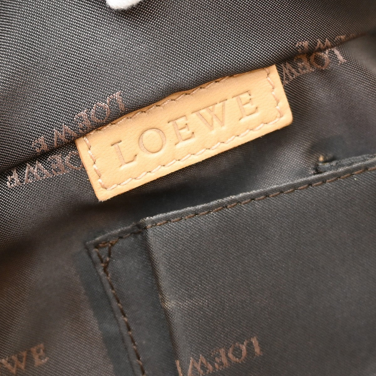 Loewe Anagram Logo Nappa Aire Hand Leather Beige Leather Handbag (Pre-Owned)