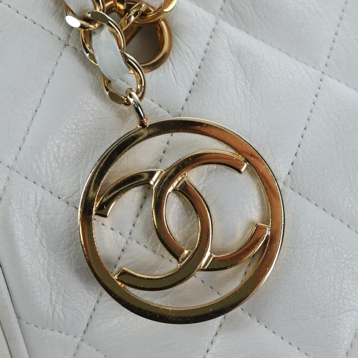 Chanel Shoulder Quilted Leather White Leather Shoulder Bag Bag (Pre-Owned)