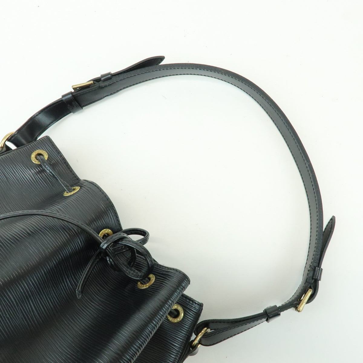 Louis Vuitton Petit Noe Epi Leather Black Leather Handbag (Pre-Owned)