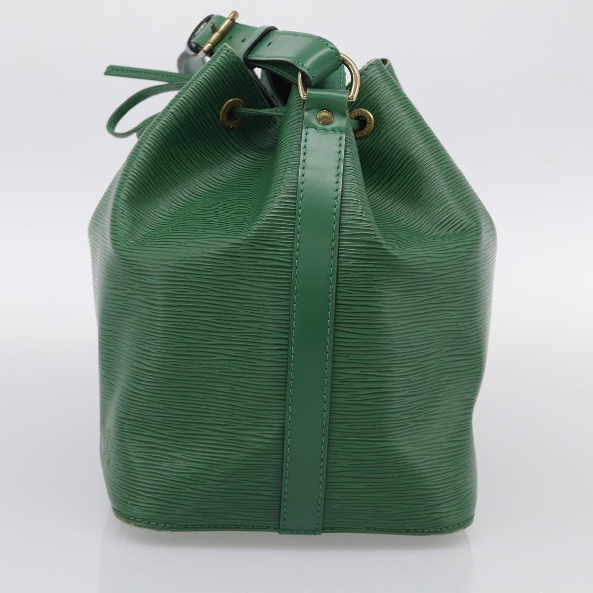 Louis Vuitton Petit Noe Epi Leather Green Leather Handbag (Pre-Owned)