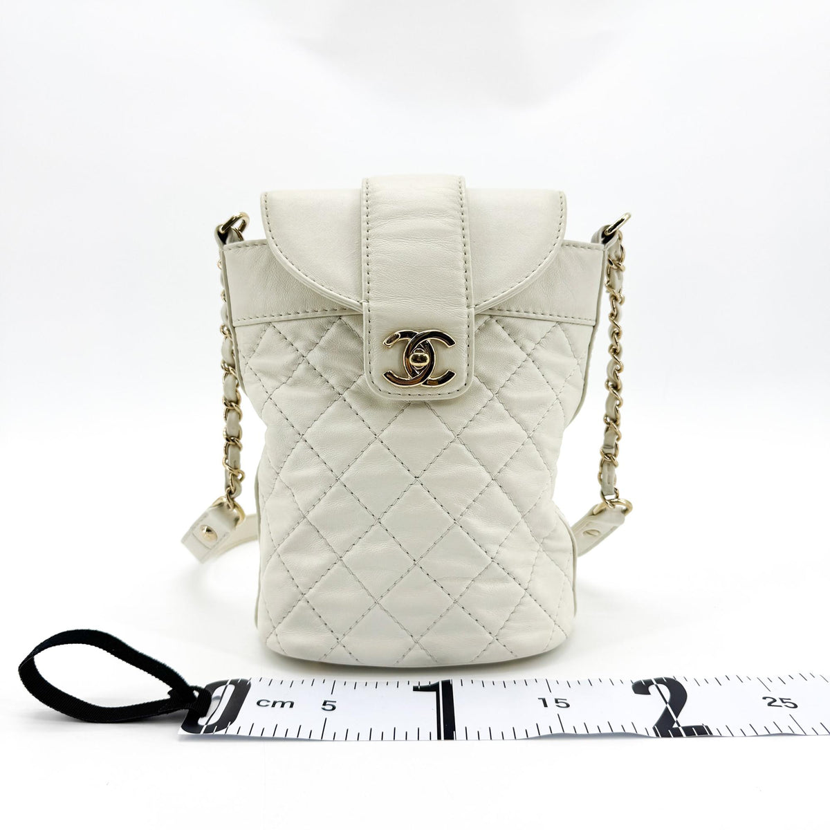 Chanel Cc Lock Flap Bucket Quilted Lambskin White Leather Shoulder Bag Bag (Pre-Owned)