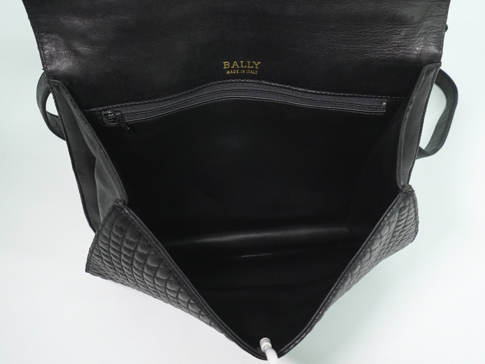 Bally Vintage Quilted Leather Black Leather Handbag (Pre-Owned)