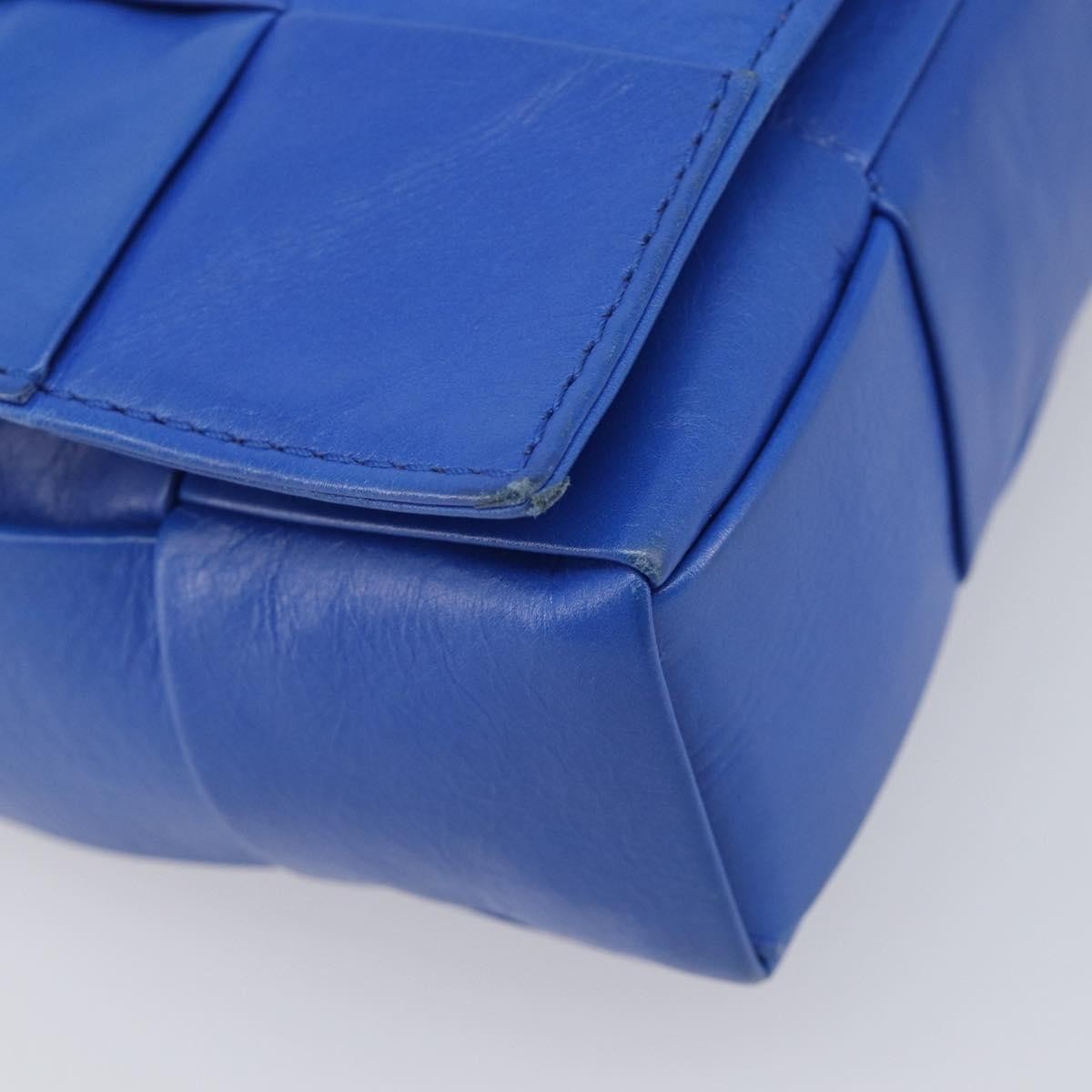 Bottega Veneta Cassette Maxi Intrecciato Leather Blue Leather Crossbody Bag Bag (Pre-Owned)
