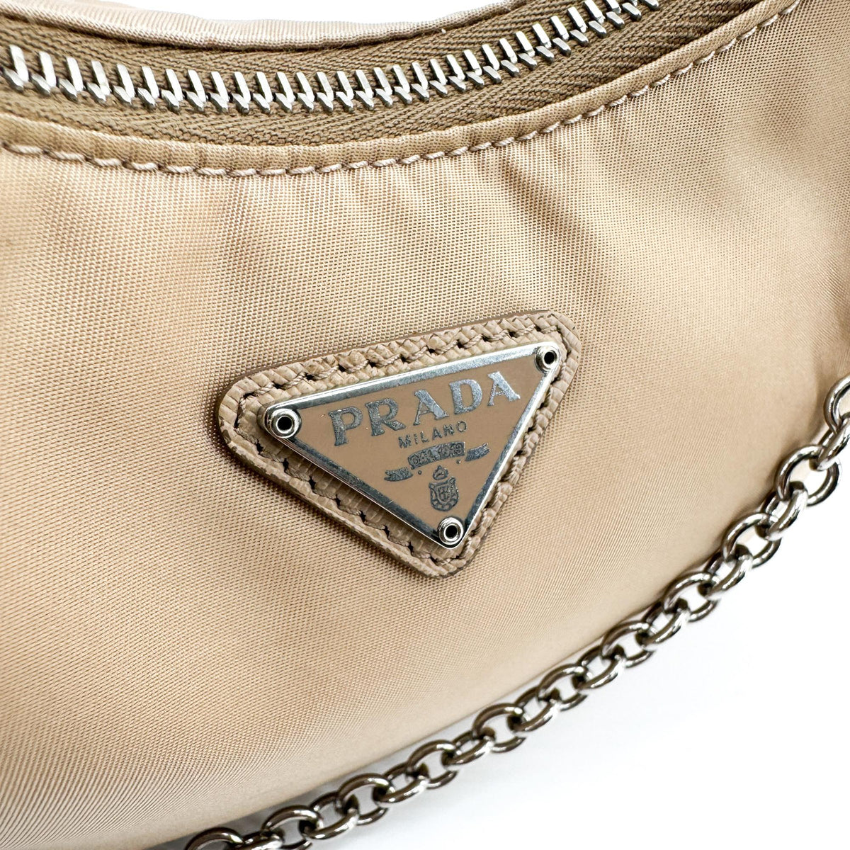 Prada Re-Edition 2005 Tessuto Beige Nylon Shoulder Bag Bag (Pre-Owned)