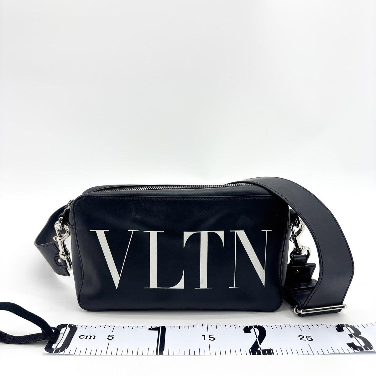 Valentino Garavani Vltn Camera Leather Black Calfskin Crossbody Bag Bag (Pre-Owned)