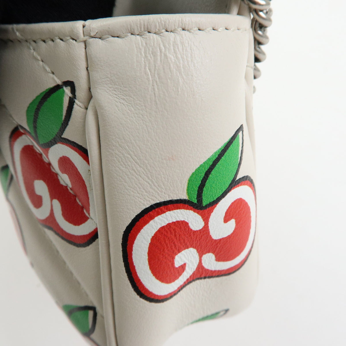 Gucci Gg Marmont Flap Printed Diagonal Quilted Leather White Leather Handbag (Pre-Owned)