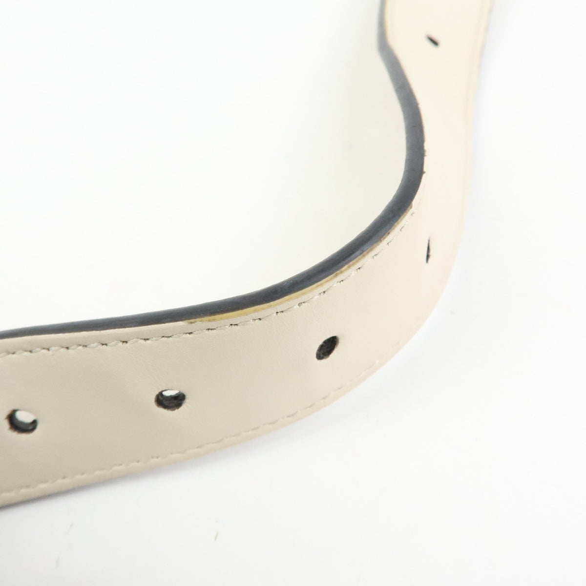 Gucci Gg Marmont Belt Embellished Matelasse Leather Beige Leather Handbag (Pre-Owned)