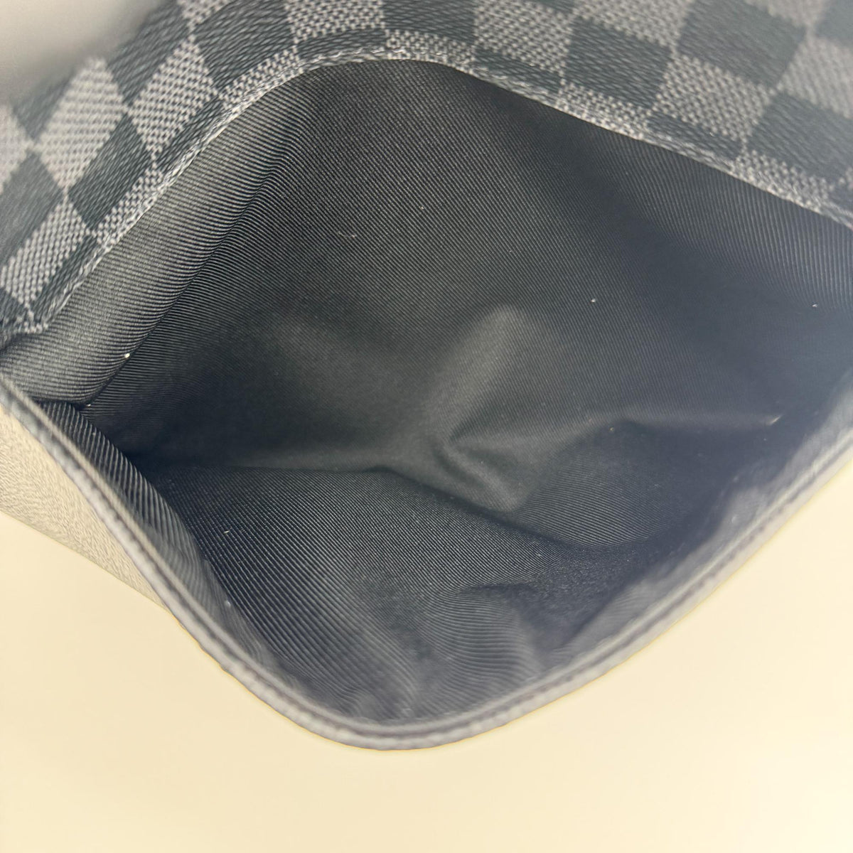 Louis Vuitton Daniel Messenger Damier Graphite Black Canvas Shoulder Bag Bag (Pre-Owned)