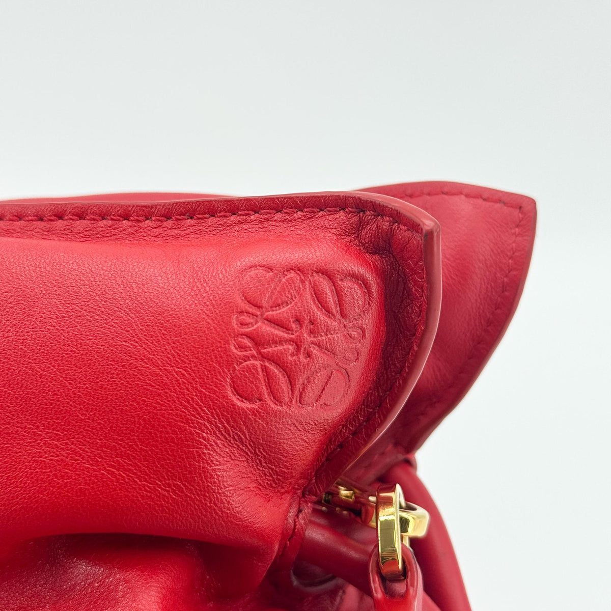 Loewe Monochrome Flamenco Convertible Clutch Leather Red Leather Clutche & Pouche Bag (Pre-Owned)