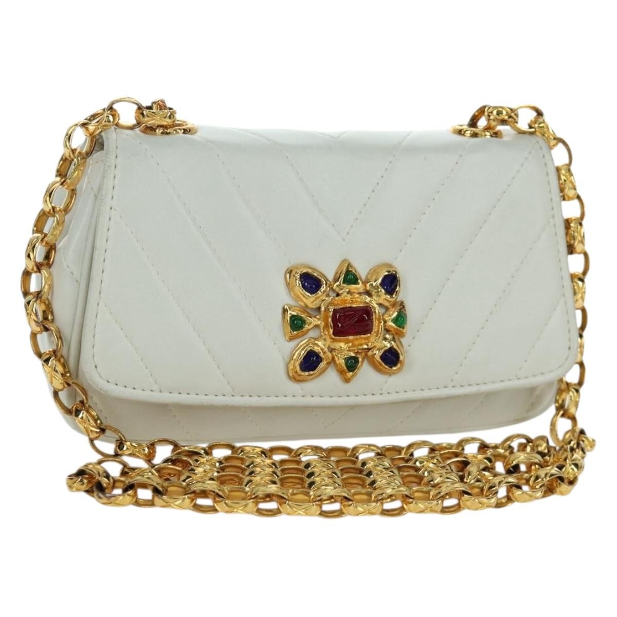Chanel Vintage Gripoix Flap Leather White Leather Shoulder Bag Bag (Pre-Owned)
