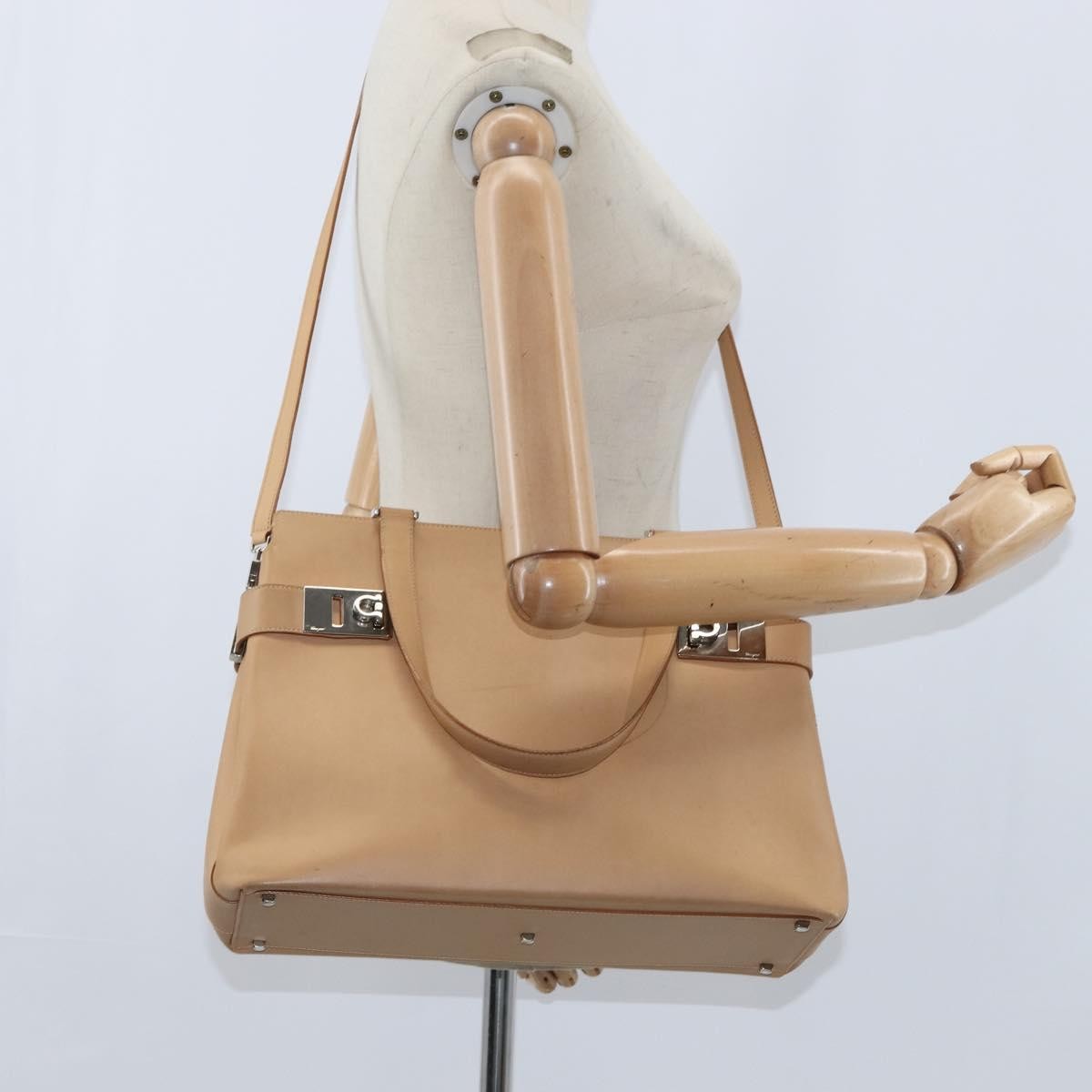 Salvatore Ferragamo Gancini Tote Leather Beige Leather Tote Bag Bag (Pre-Owned)
