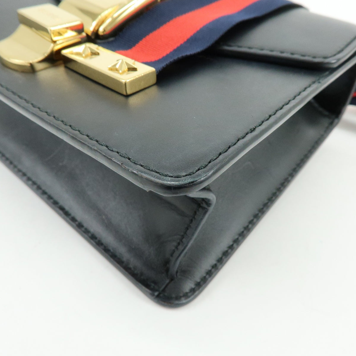 Gucci Sylvie Chain Leather Black Leather Shoulder Bag Bag (Pre-Owned)