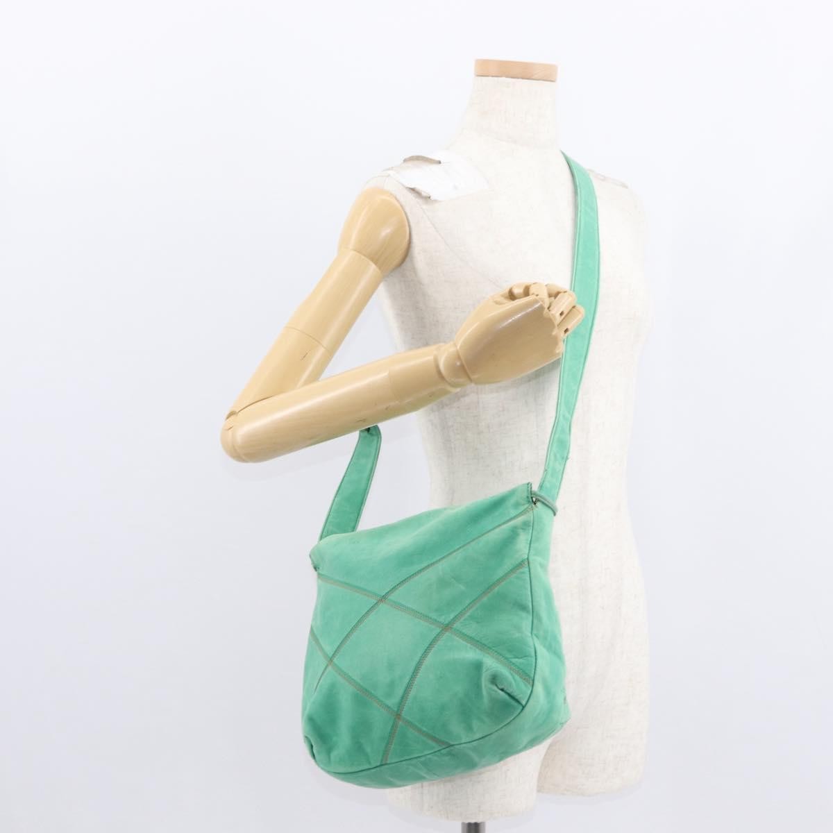 Loewe Vintage Leather Green Leather Shoulder Bag Bag (Pre-Owned)