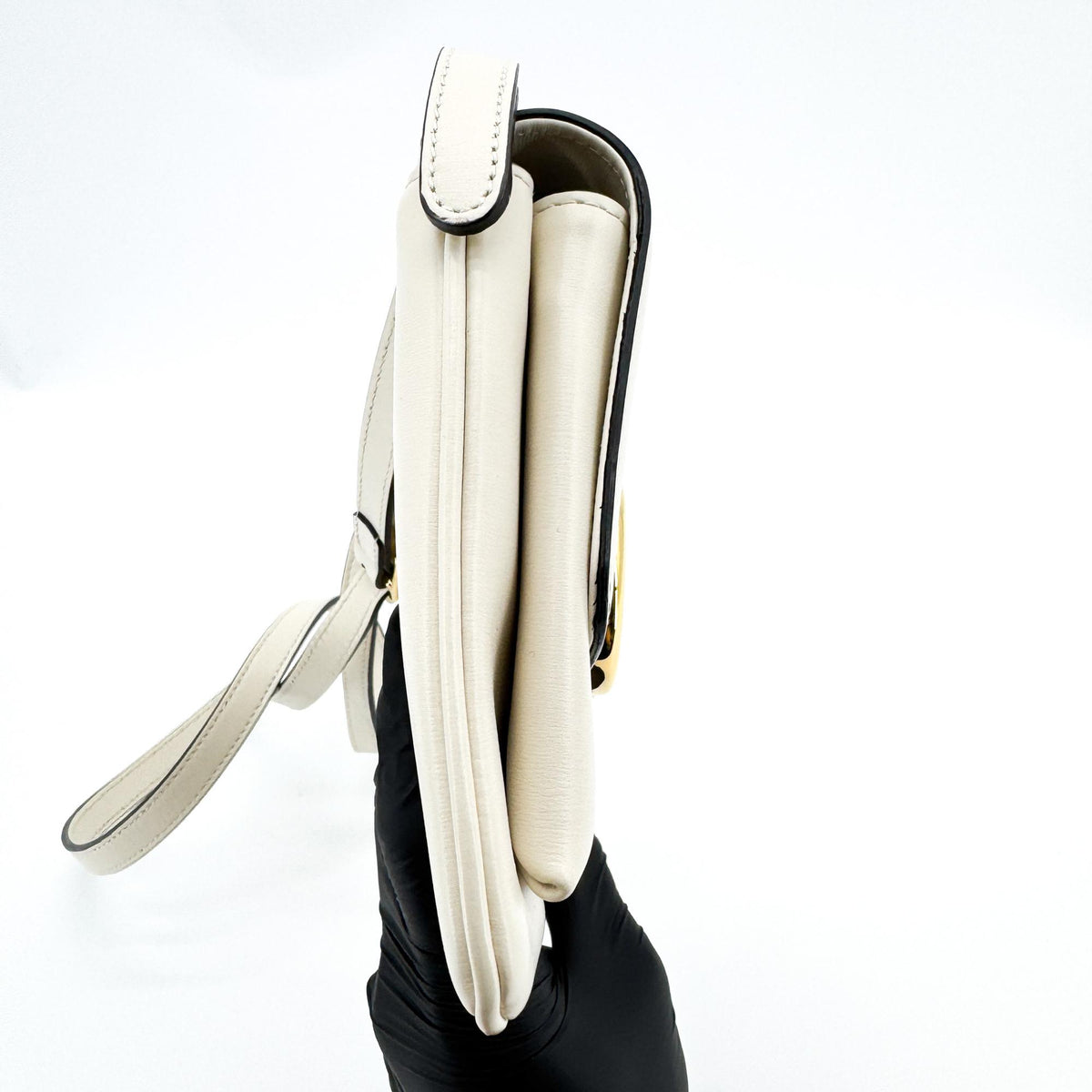 Gucci Arli Leather White Leather Shoulder Bag Bag (Pre-Owned)