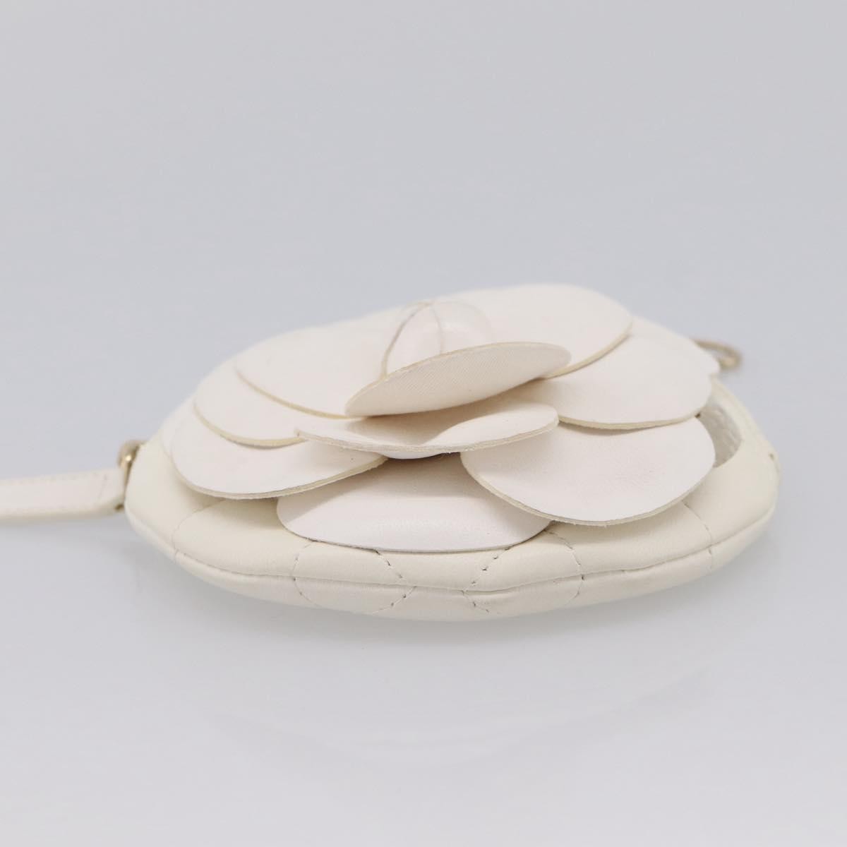 Chanel Camellia Round Clutch With Chain Lambskin White Leather Clutche & Pouche Bag (Pre-Owned)