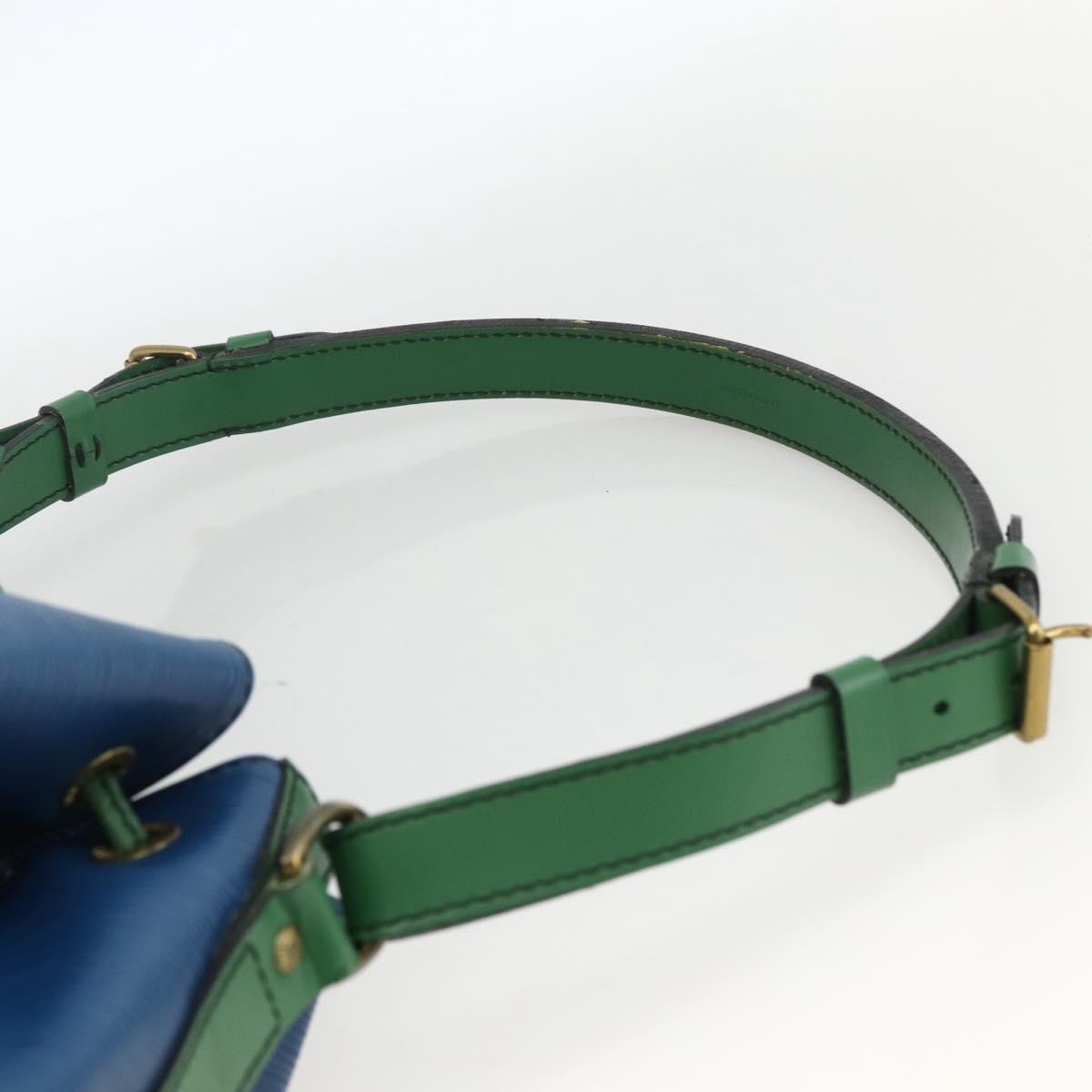 Louis Vuitton Bicolor Noe Epi Leather Blue Leather Shoulder Bag Bag (Pre-Owned)