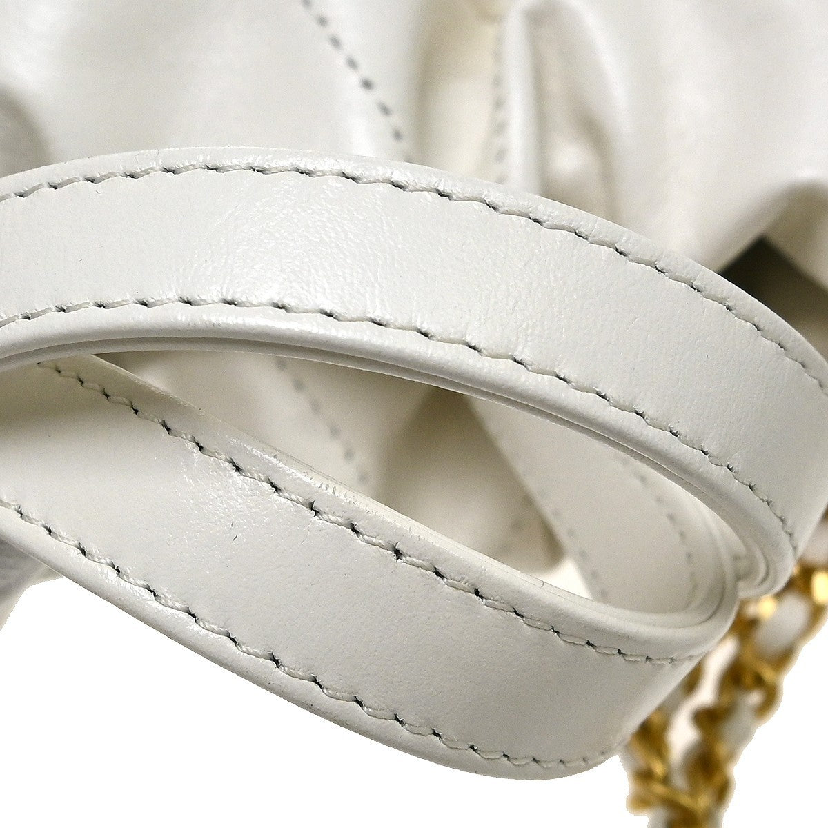 Chanel 22 Chain Quilted Calfskin White Leather Backpack Bag (Pre-Owned)