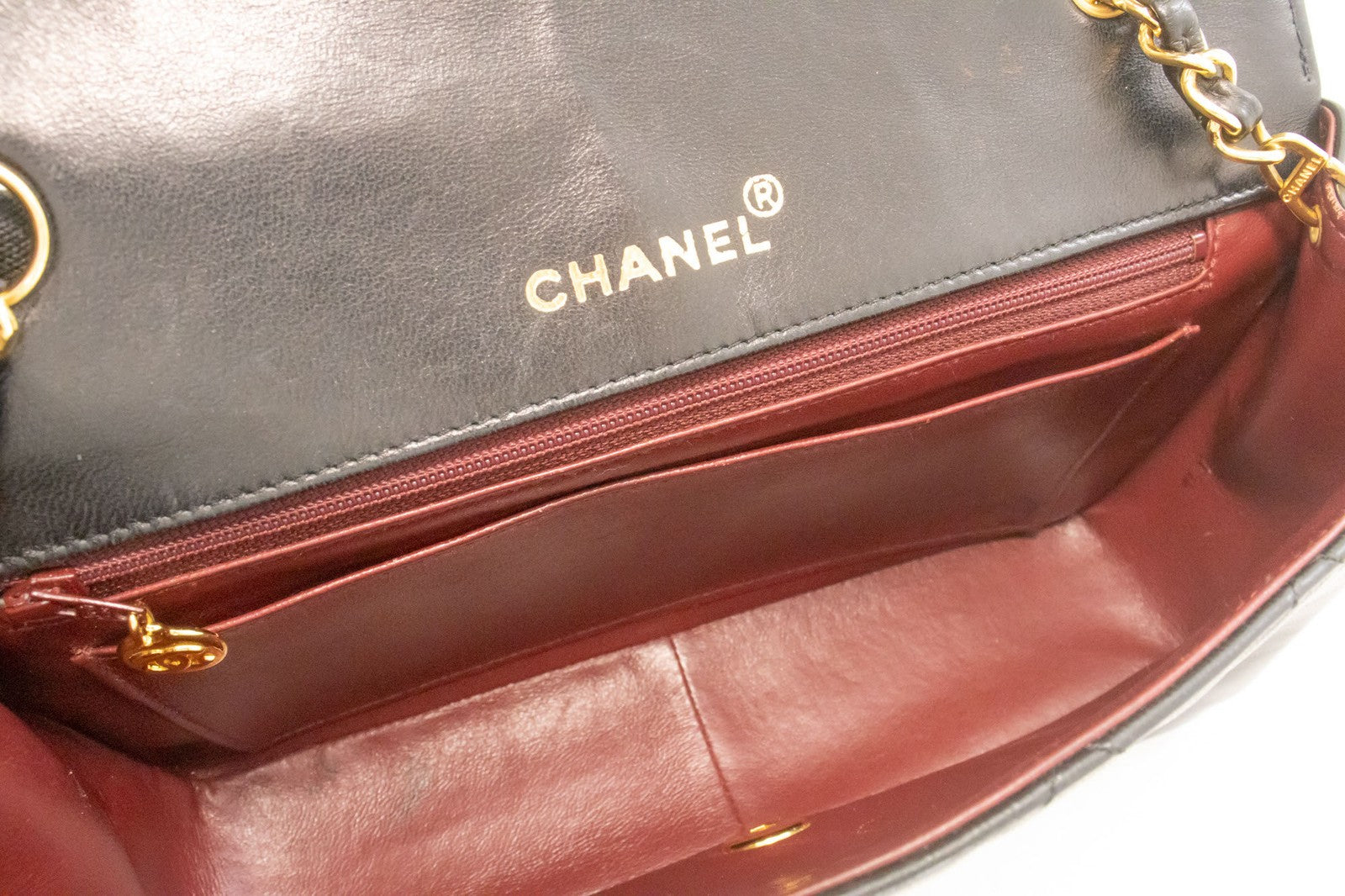 Chanel Vintage Chain Curved Flap Quilted Leather Black Leather Shoulder Bag Bag (Pre-Owned)