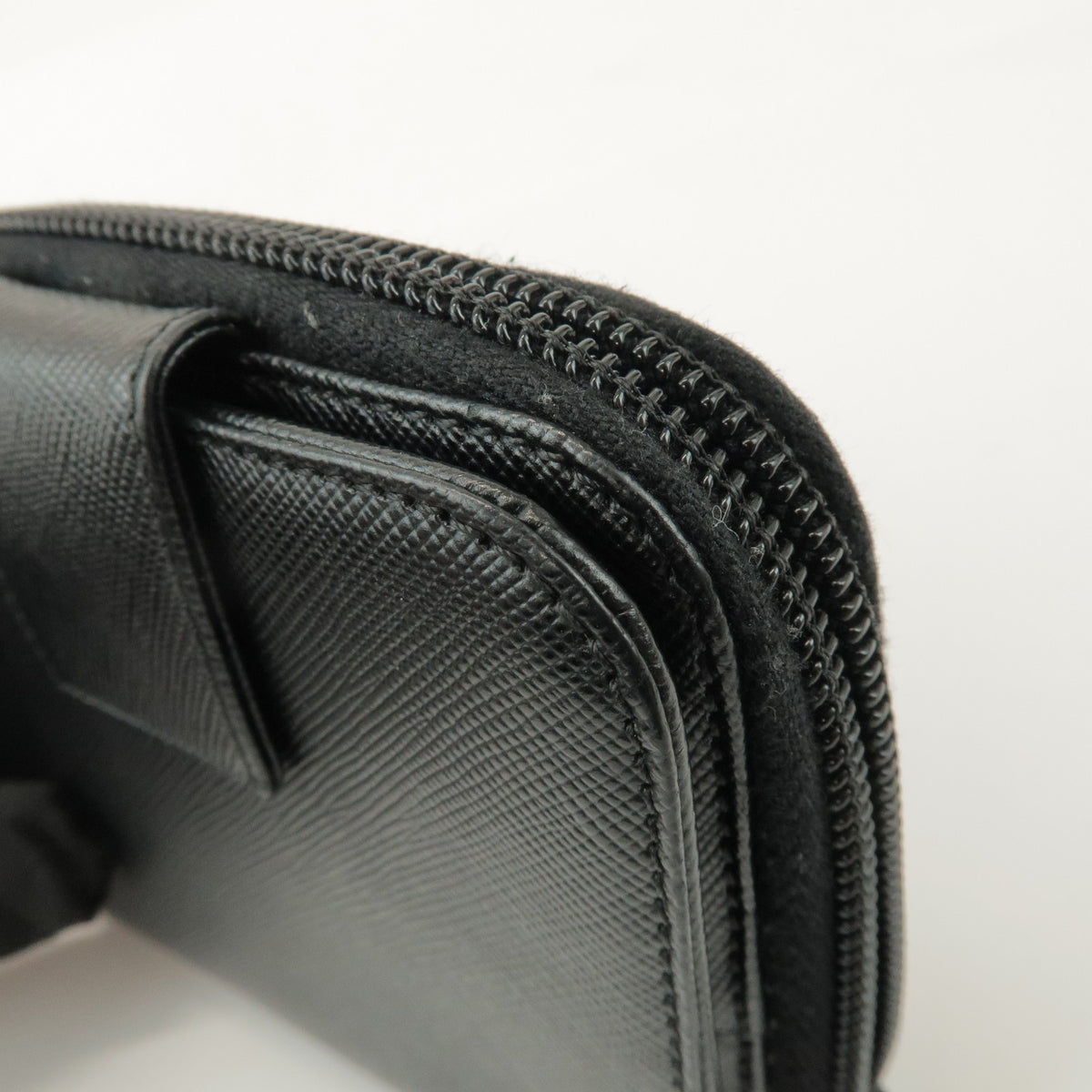 Prada Bifold Zip Around Saffiano Leather Black Leather Wallets Accessory (Pre-Owned)