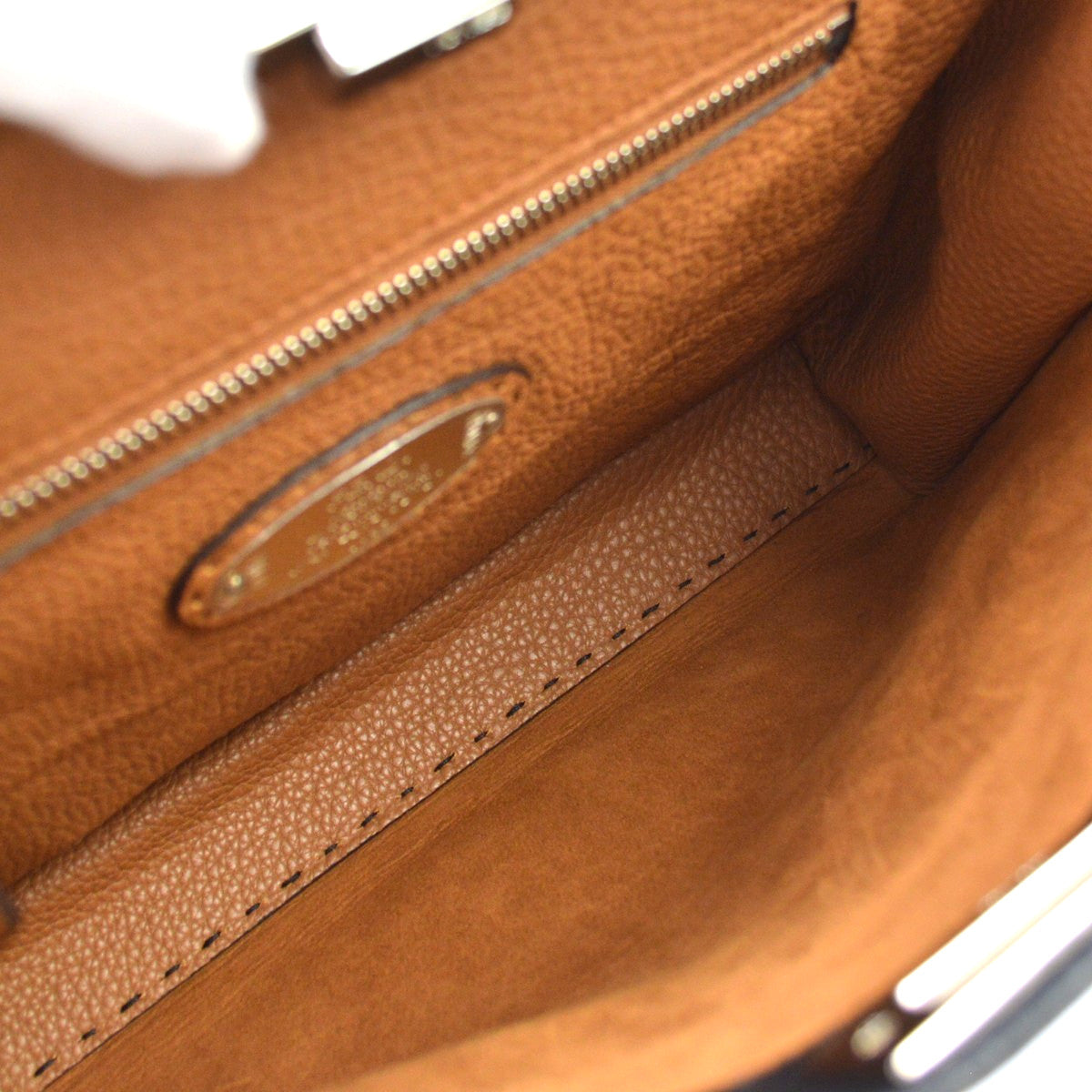 Fendi Selleria Peekaboo Leather Black Leather Handbag (Pre-Owned)