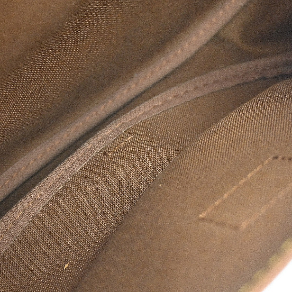 Louis Vuitton Saumur Messenger Monogram Canvas Brown Canvas Shoulder Bag Bag (Pre-Owned)