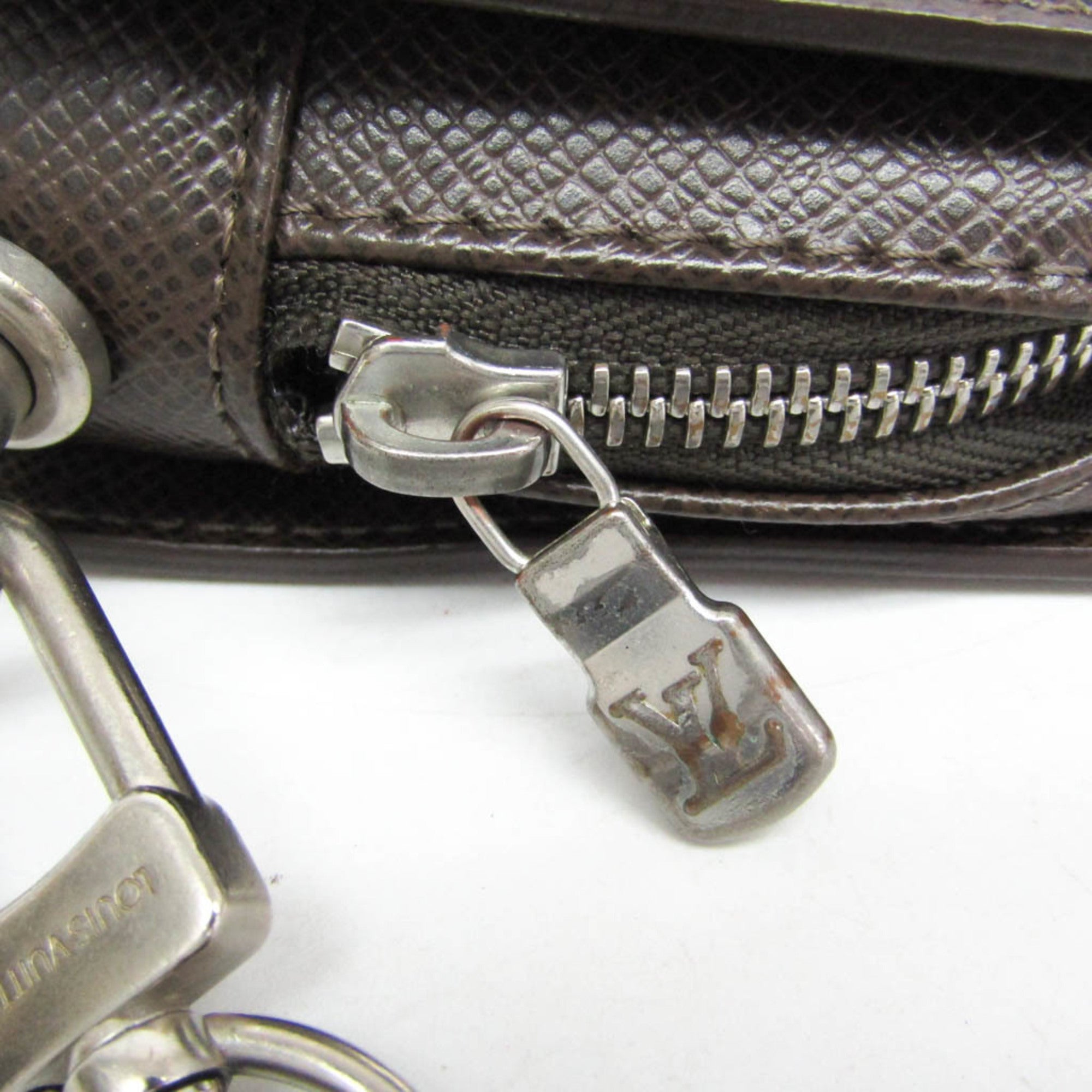 Louis Vuitton Pochette Baikal Clutch Taiga Leather Gray Leather Clutche & Pouche Bag (Pre-Owned)