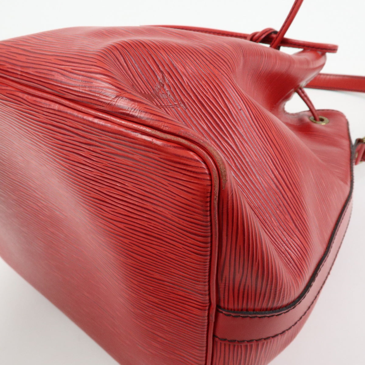 Louis Vuitton Petit Noe Epi Leather Red Leather Handbag (Pre-Owned)