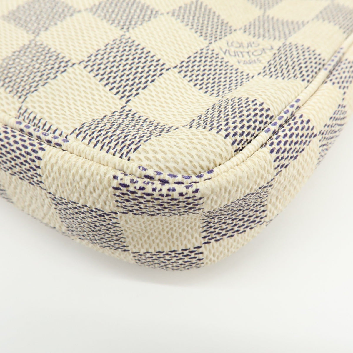 Louis Vuitton Pochette Accessoires Damier White Canvas Clutche & Pouche Bag (Pre-Owned)