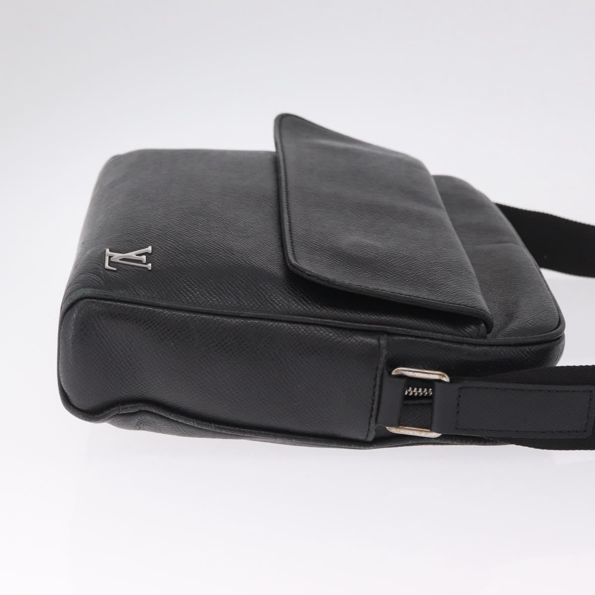 Louis Vuitton Alex Messenger Taiga Leather Black Leather Handbag (Pre-Owned)