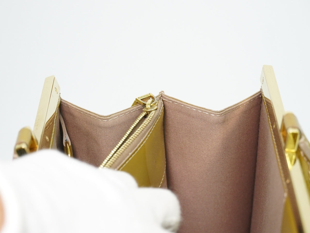 Louis Vuitton Deesse Monogram Vernis Beige Leather Handbag (Pre-Owned)