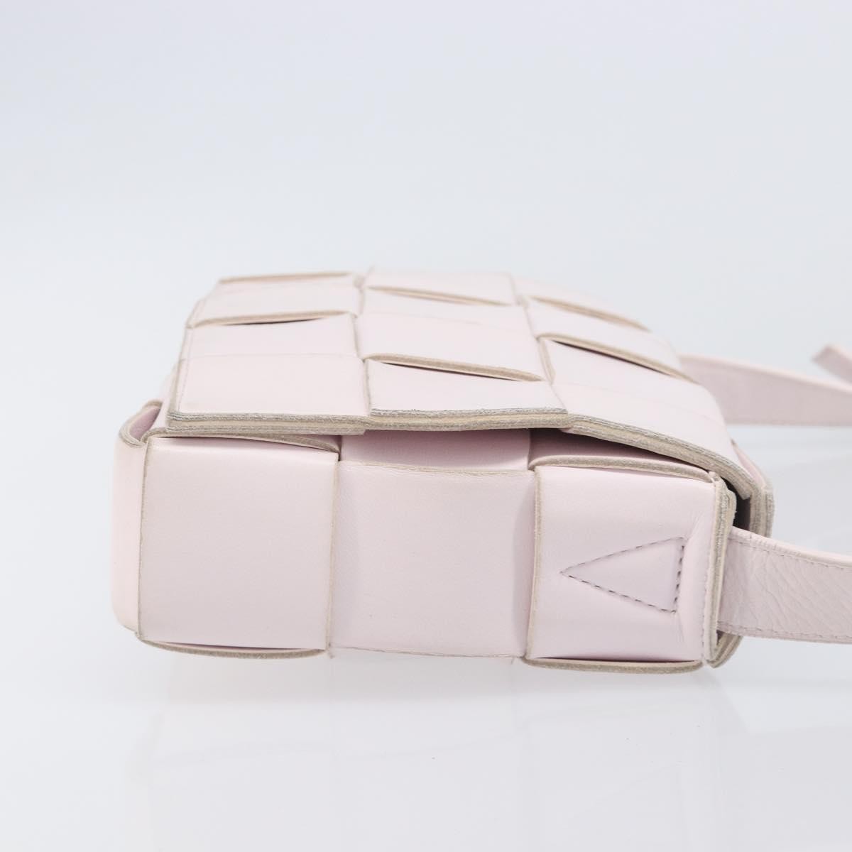 Bottega Veneta Cassette Maxi Intrecciato Leather Pink Leather Crossbody Bag Bag (Pre-Owned)