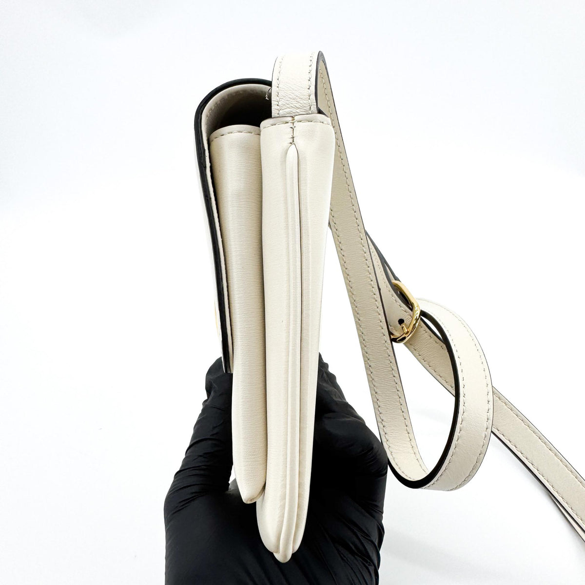 Gucci Arli Leather White Leather Shoulder Bag Bag (Pre-Owned)