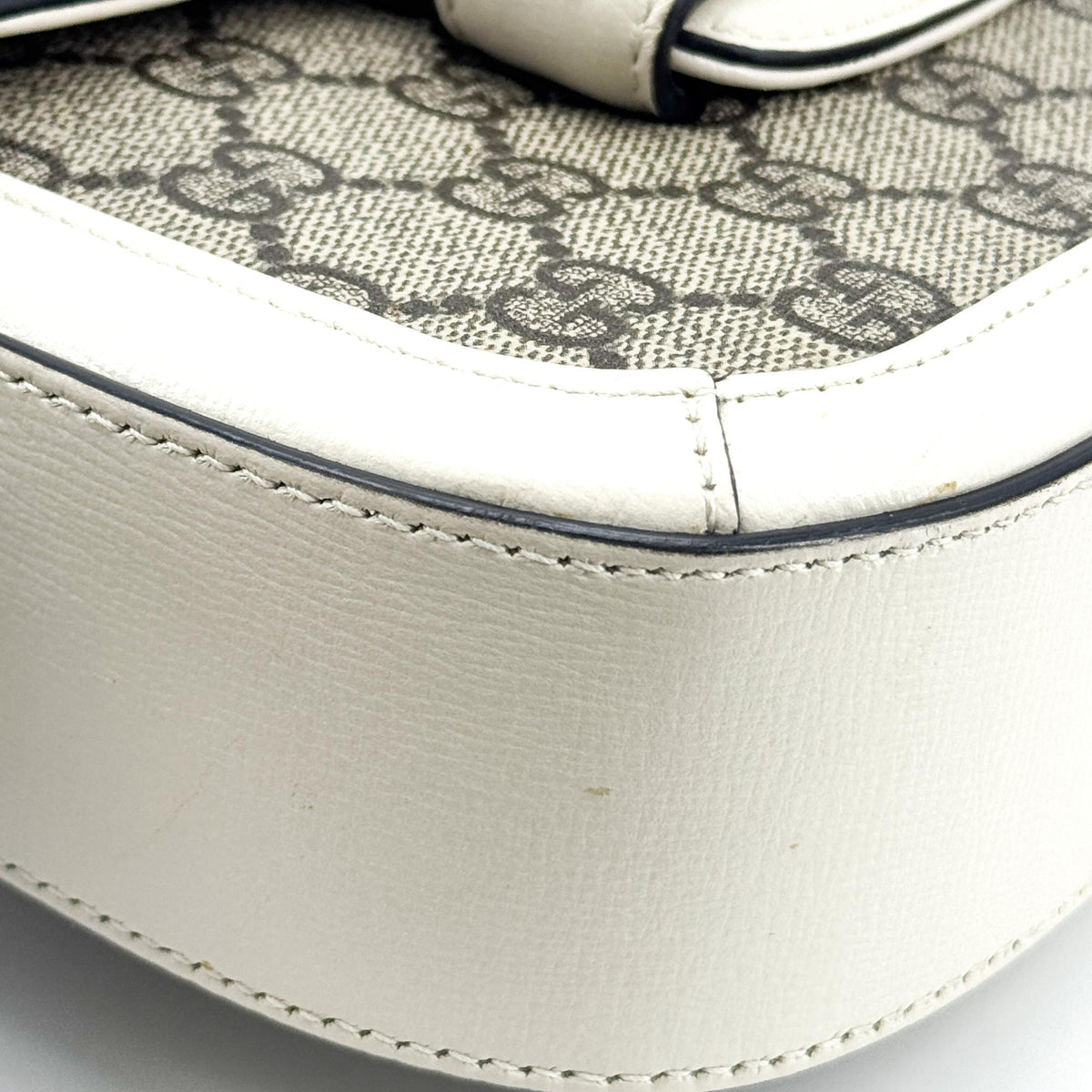 Gucci Horsebit 1955 Gg Coated Canvas With Leather White Canvas Shoulder Bag Bag (Pre-Owned)