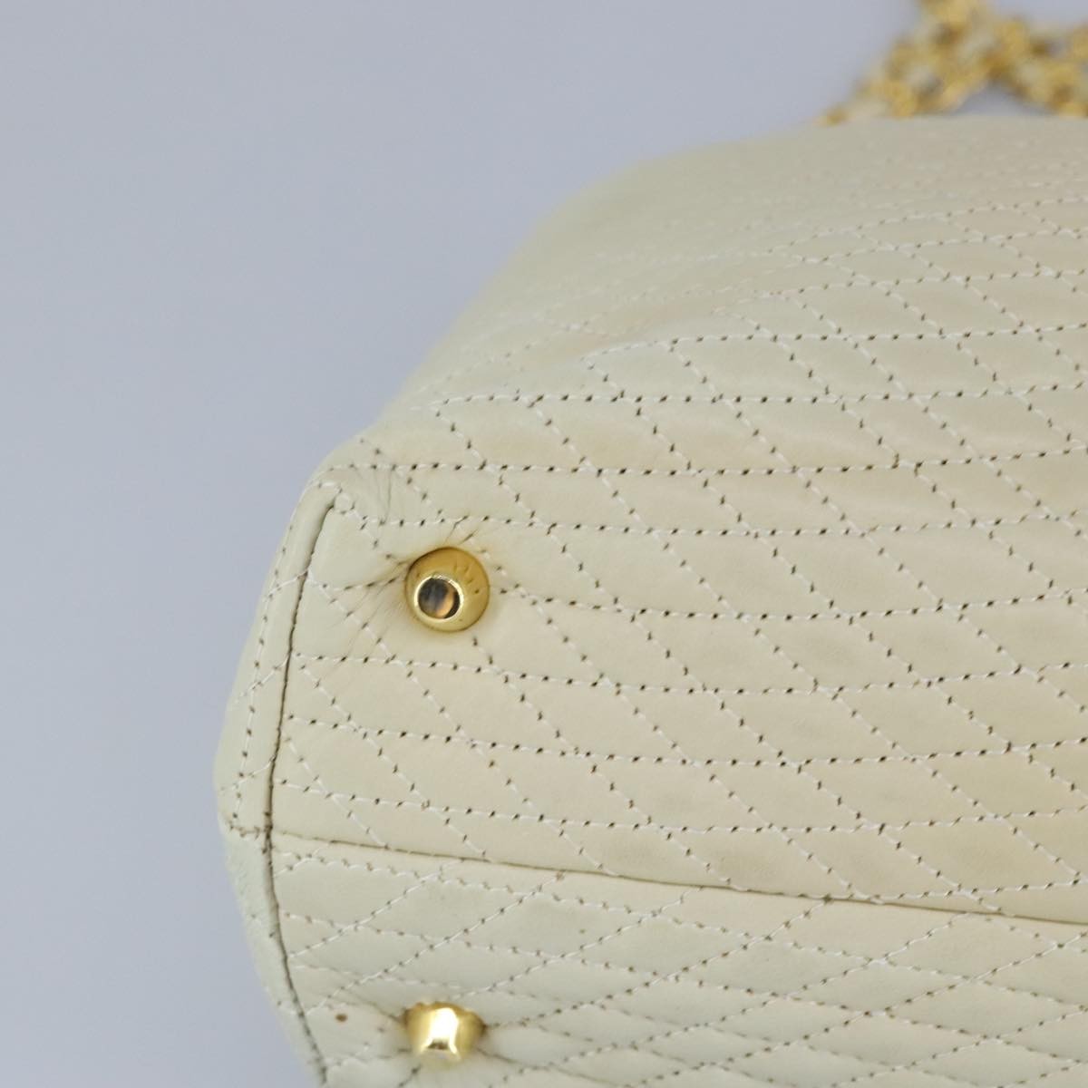 Bally Vintage Quilted Leather Beige Leather Shoulder Bag Bag (Pre-Owned)