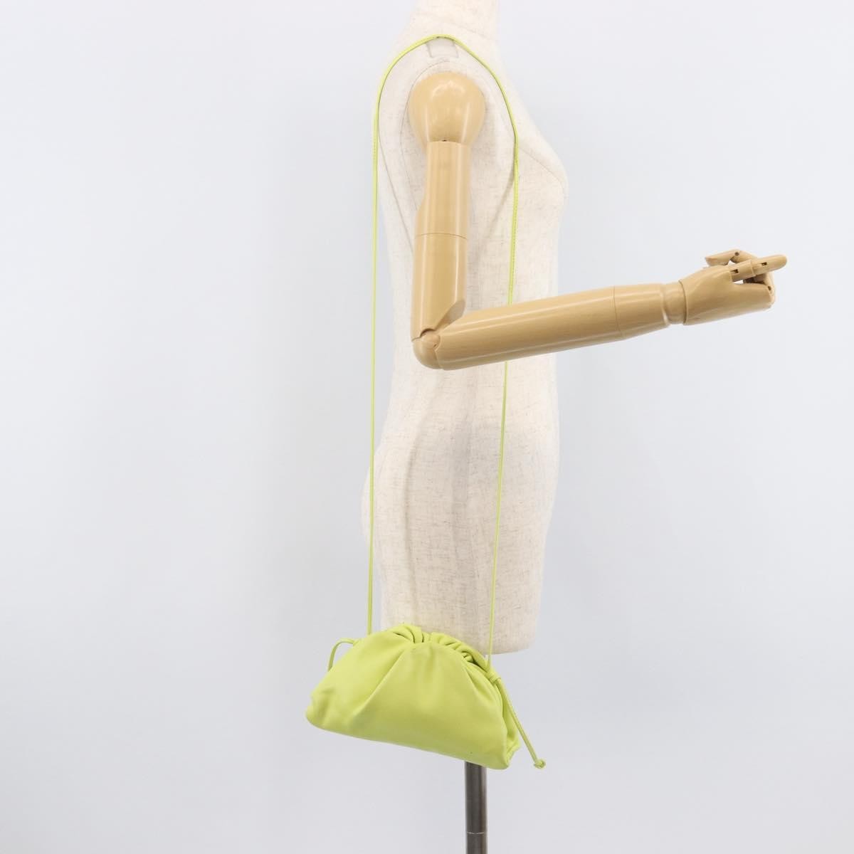 Bottega Veneta The Pouch Coin Purse Leather Green Leather Clutche & Pouche Bag (Pre-Owned)