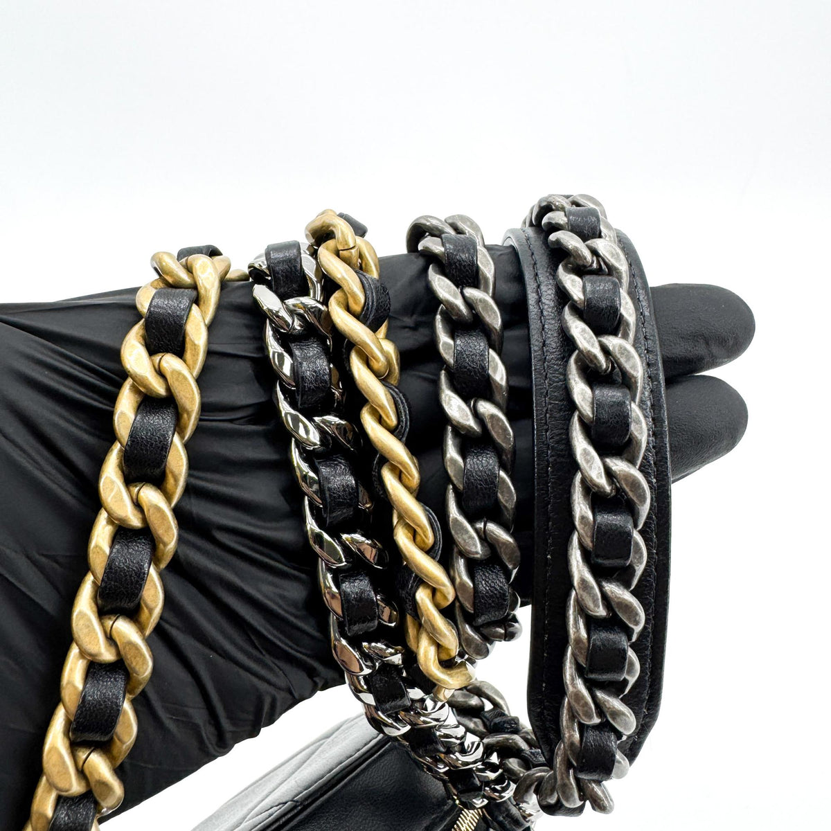 Chanel 19 Round Clutch With Chain Quilted Leather Black Leather Clutche & Pouche Bag (Pre-Owned)