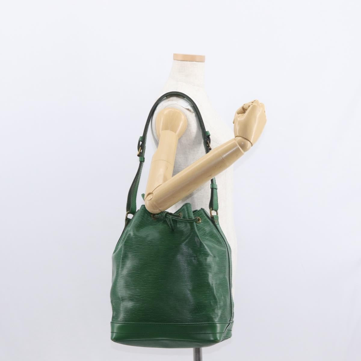 Louis Vuitton Noe Epi Leather Green Leather Shoulder Bag Bag (Pre-Owned)