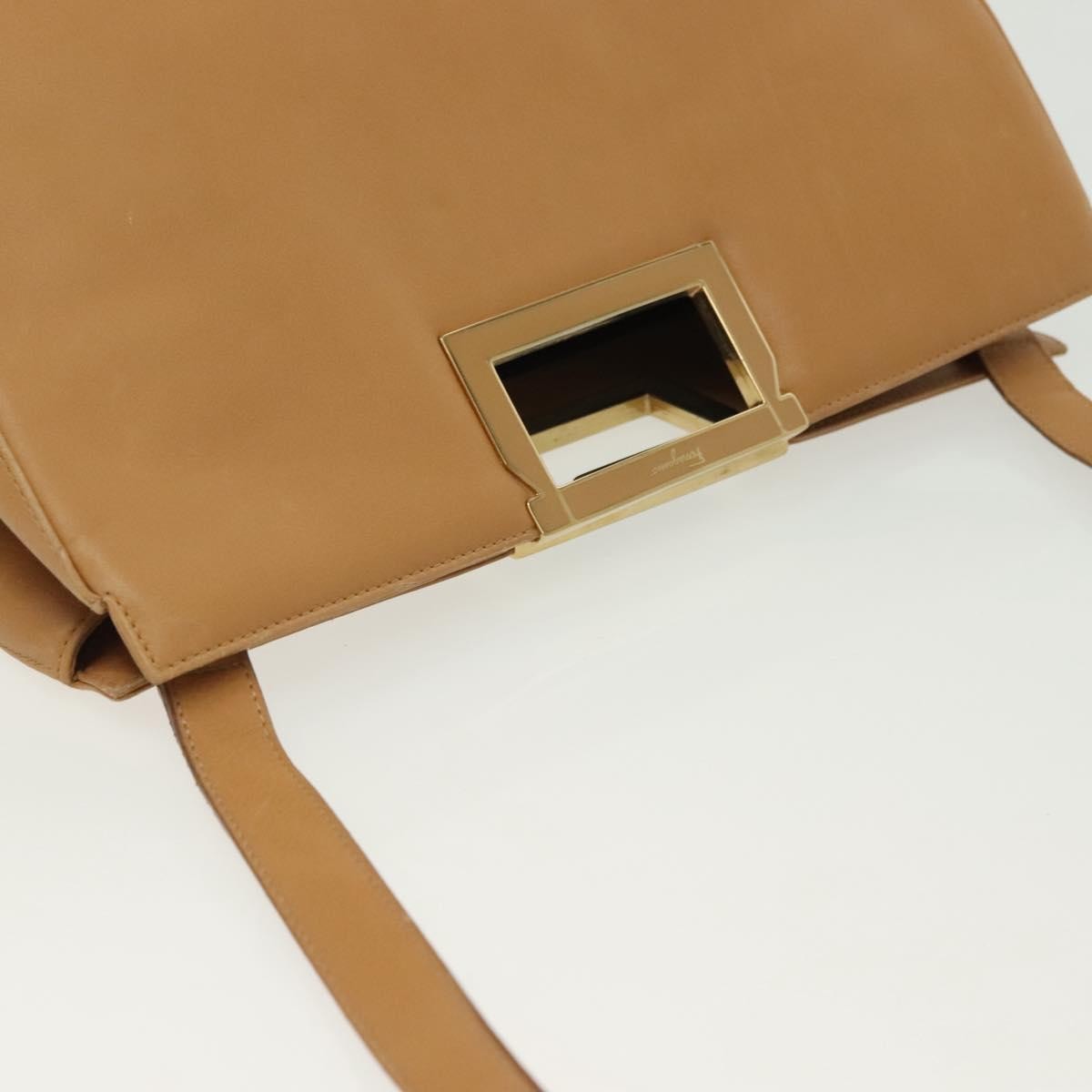 Salvatore Ferragamo Shoulder Leather Beige Leather Shoulder Bag Bag (Pre-Owned)