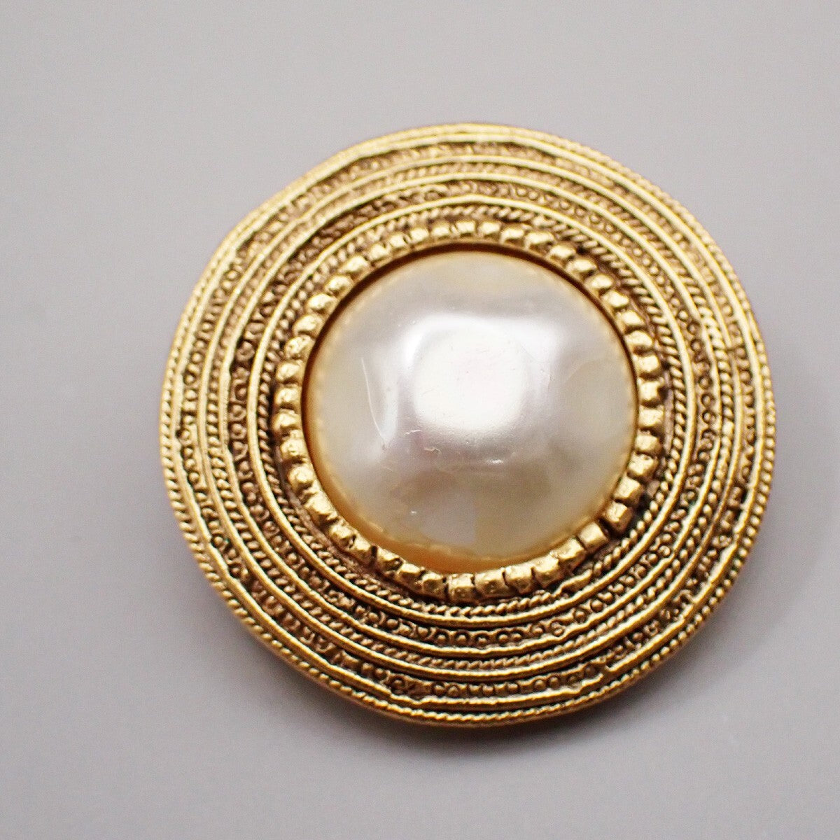 Chanel Vintage Round Clip-On Metal With Faux Pearl Gold Gold_Plated Earrings Jewelry (Pre-Owned)