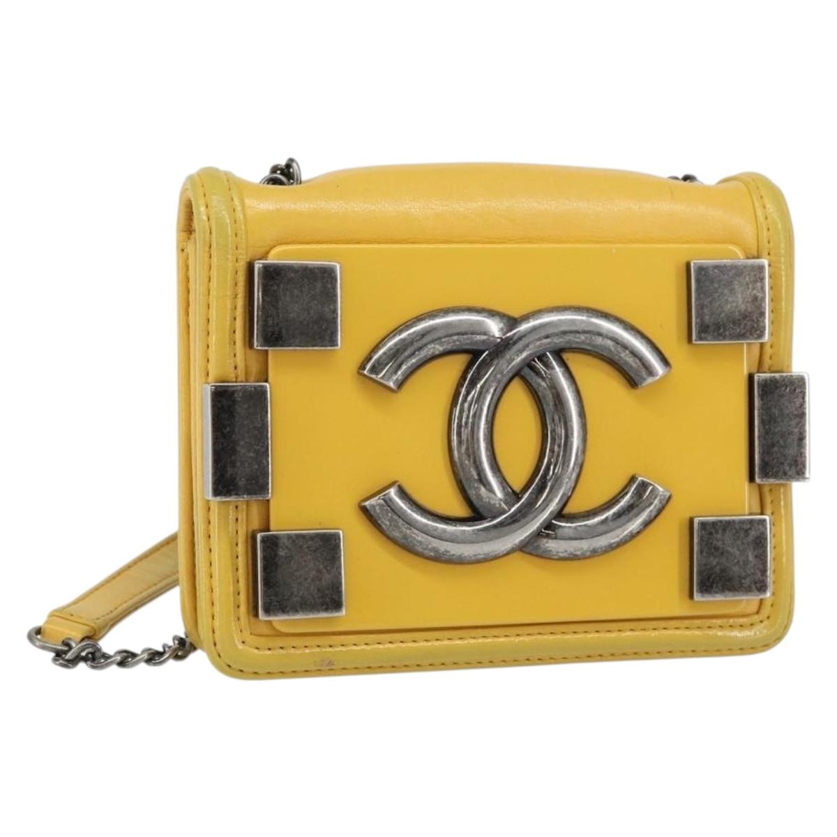 Chanel Boy Brick Flap Bag Lambskin And Plexiglass Yellow Leather Clutche & Pouche Bag (Pre-Owned)