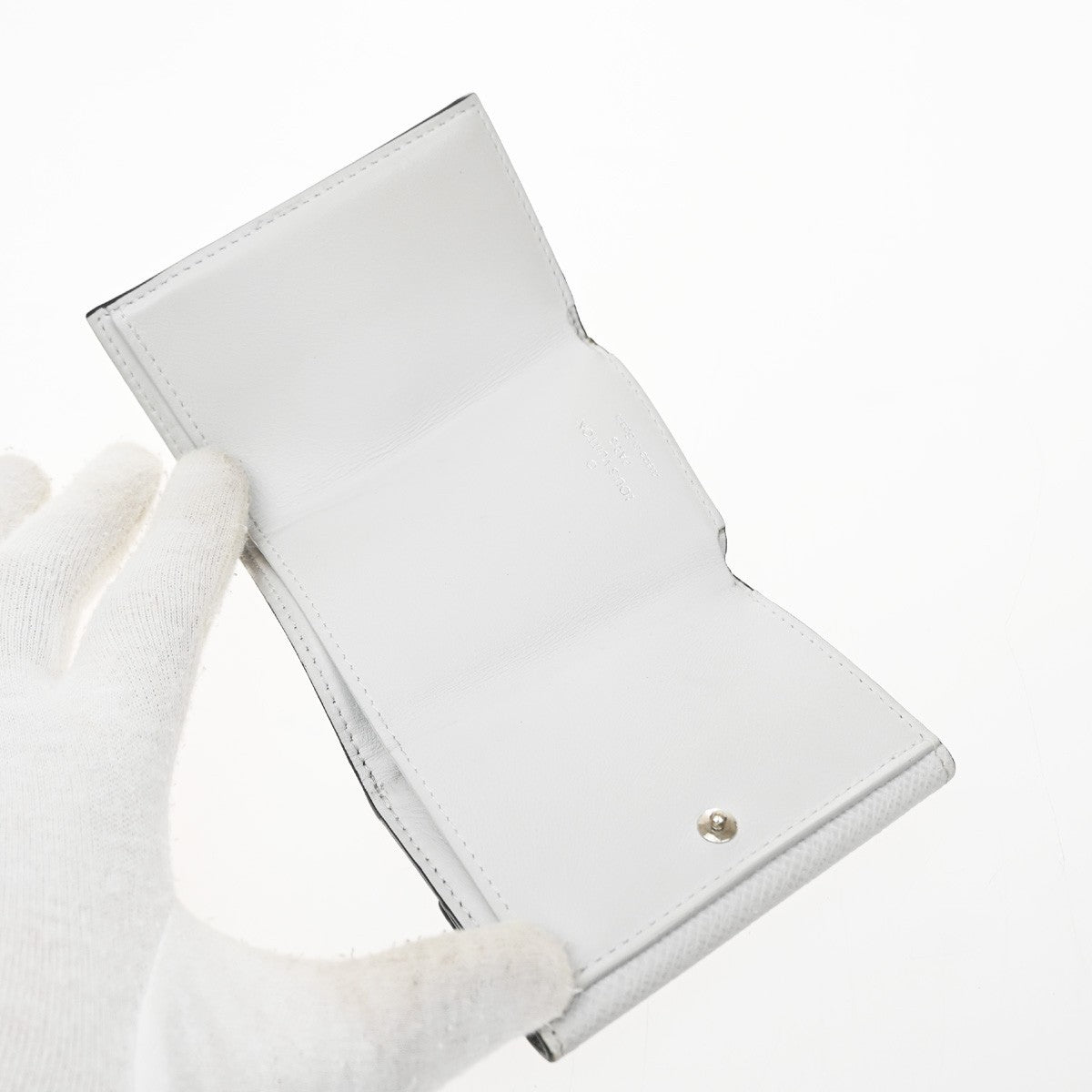 Louis Vuitton Discovery Monogram Taigarama White Leather Wallets Accessory (Pre-Owned)