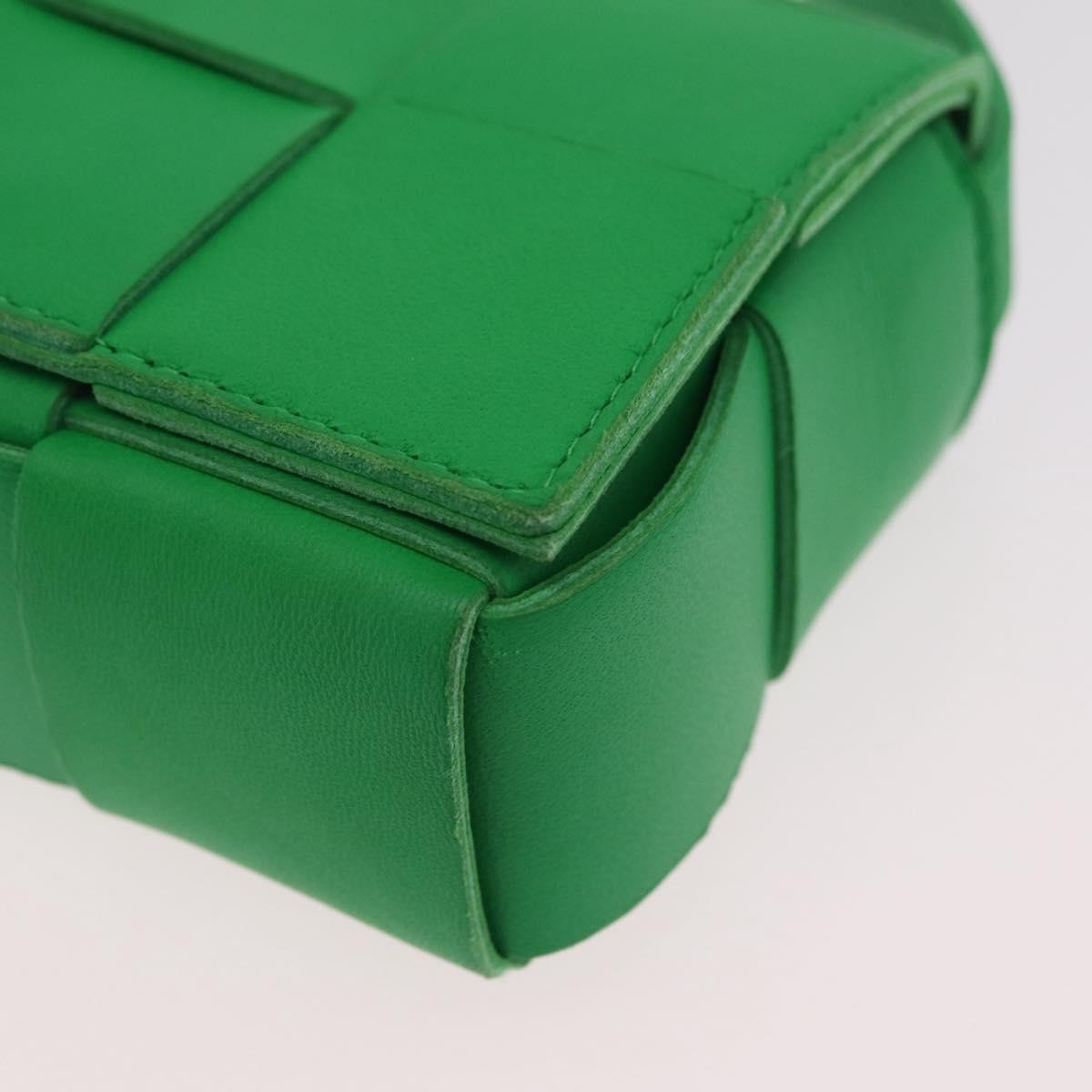 Bottega Veneta Cassette Maxi Intrecciato Leather Green Leather Crossbody Bag Bag (Pre-Owned)