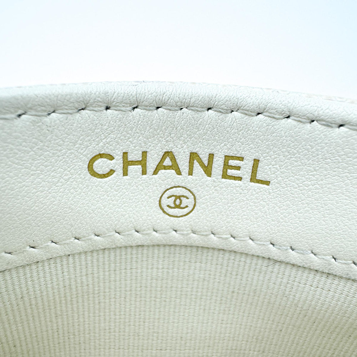 Chanel Classic Card Holder Quilted Caviar White Leather Card Holders Accessory (Pre-Owned)