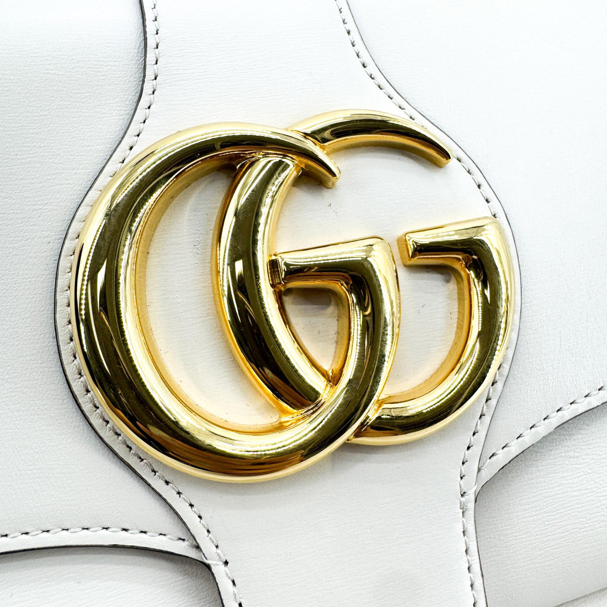 Gucci Arli Leather White Leather Shoulder Bag Bag (Pre-Owned)